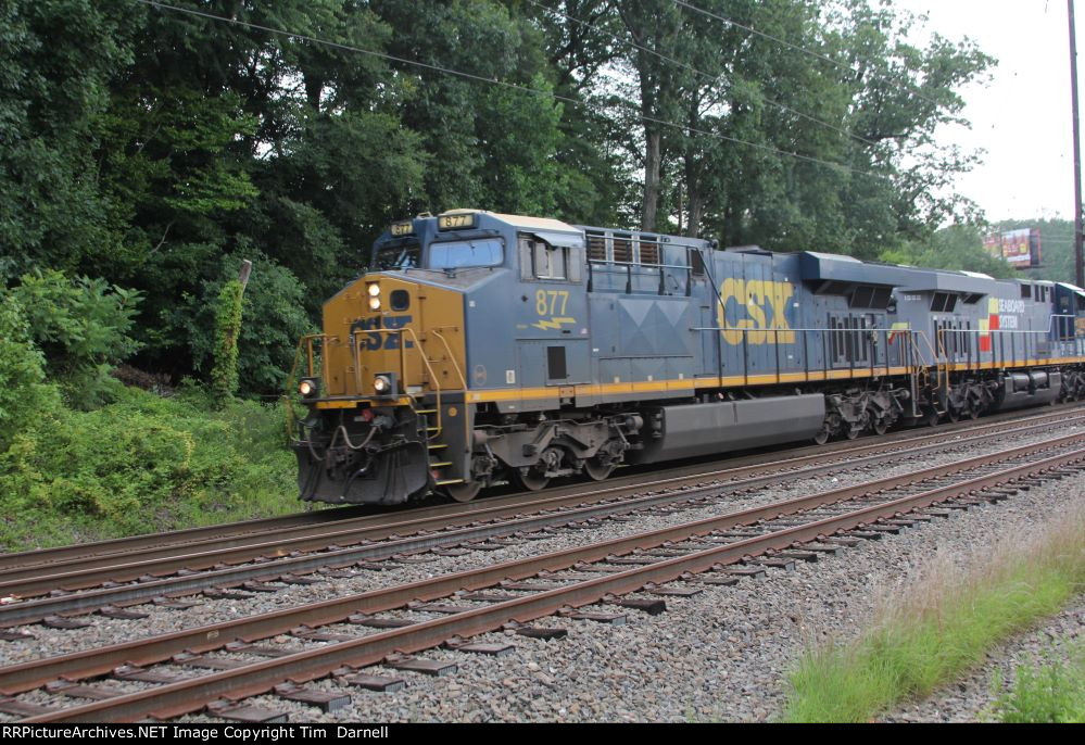 CSX 877 leading I032 with a surprise second